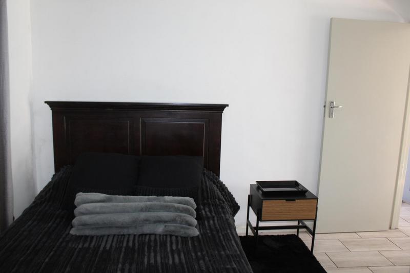 To Let 1 Bedroom Property for Rent in Oostersee Western Cape